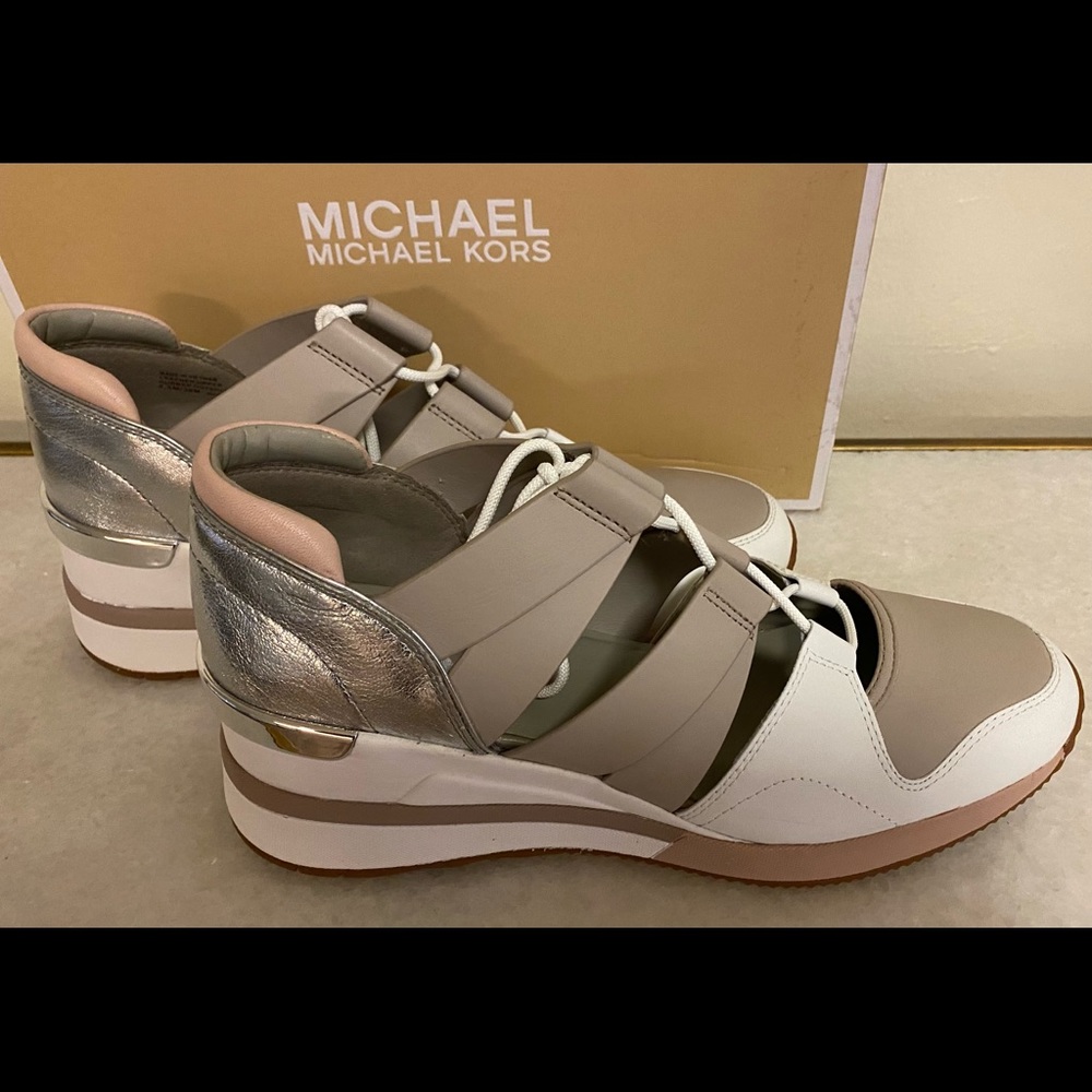 NWT Never Worn MICHAEL KORS Leather Beckett Trainer. Size 9